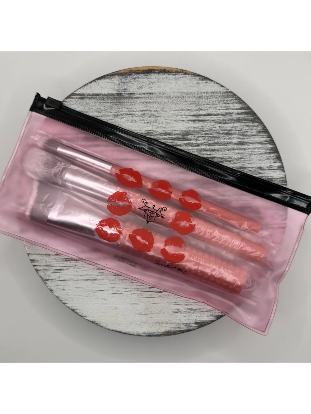 LARUCE 3 Piece Pink Brush set w/ Glitter Lips & Pouch LR331 LR342 LR117 NEW
